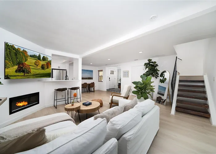 Downtown Beach Home, 5 Min To Beach! Backyard, Bbq