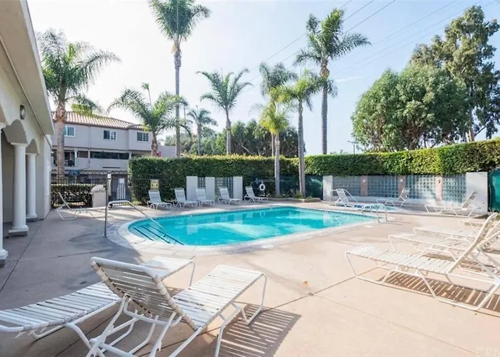 Beach Retreat Main Street Surf City